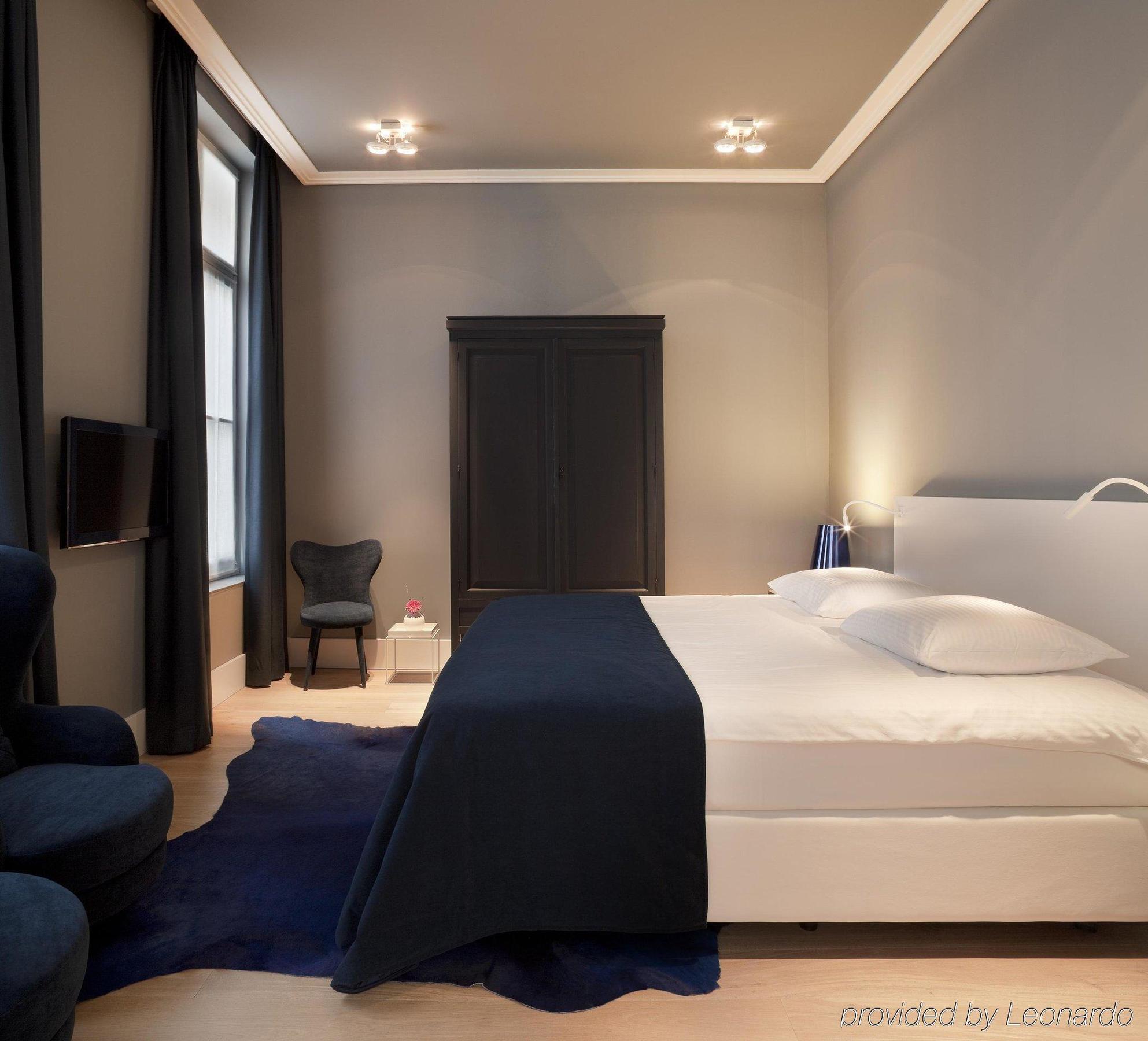 Het Arresthuis Roermond Quarto foto A room at the hotel