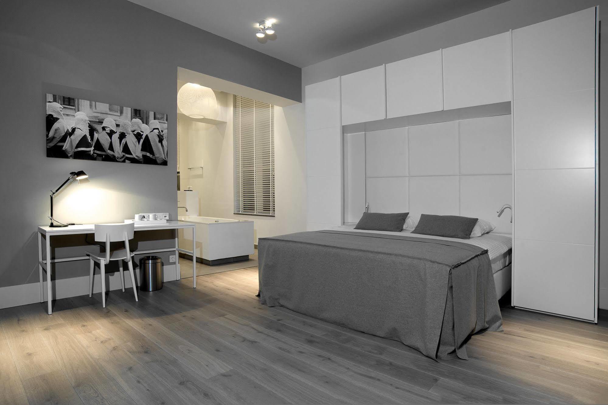 Het Arresthuis Roermond Exterior foto A bedroom