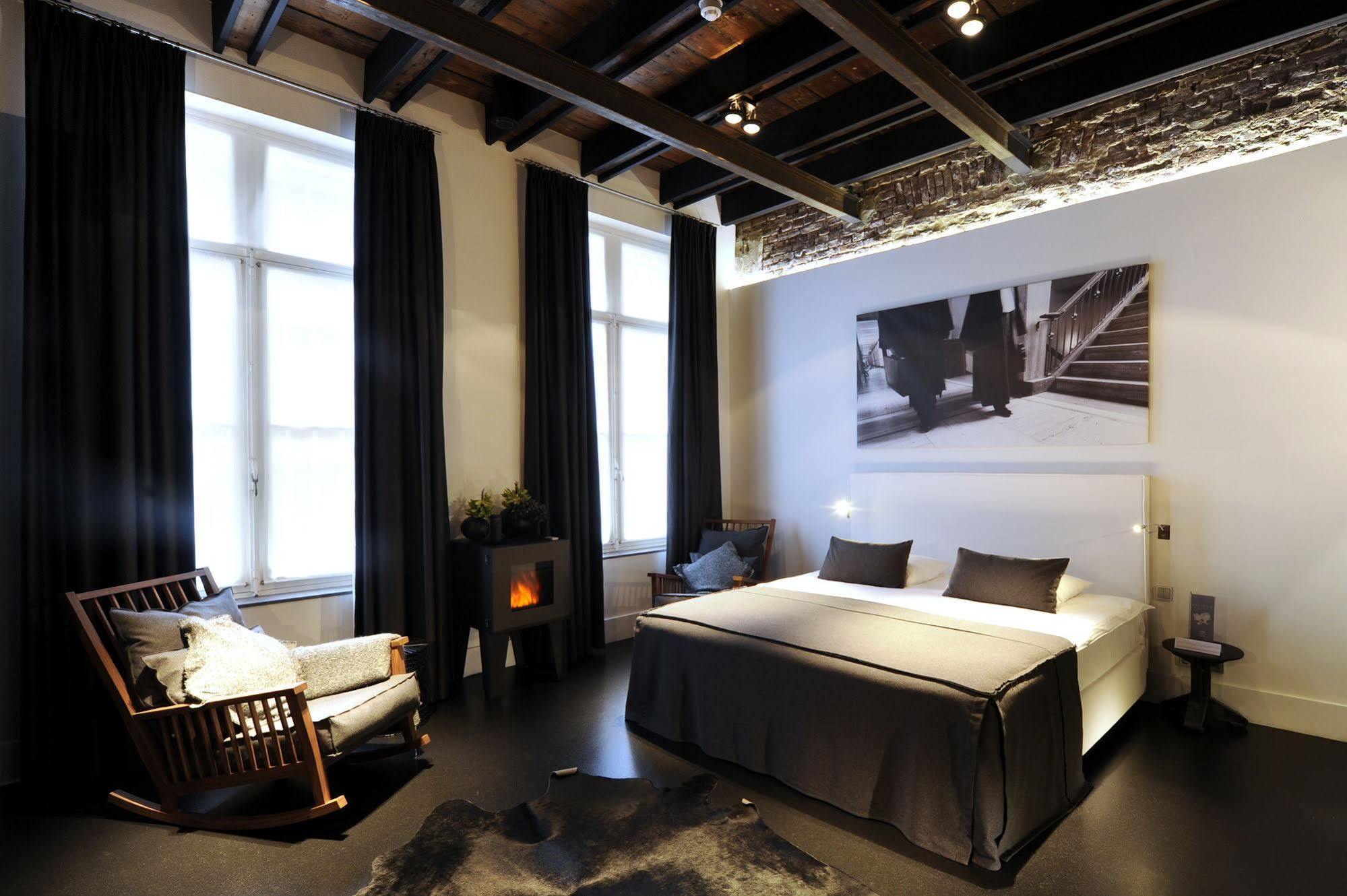 Het Arresthuis Roermond Exterior foto A room at the hotel