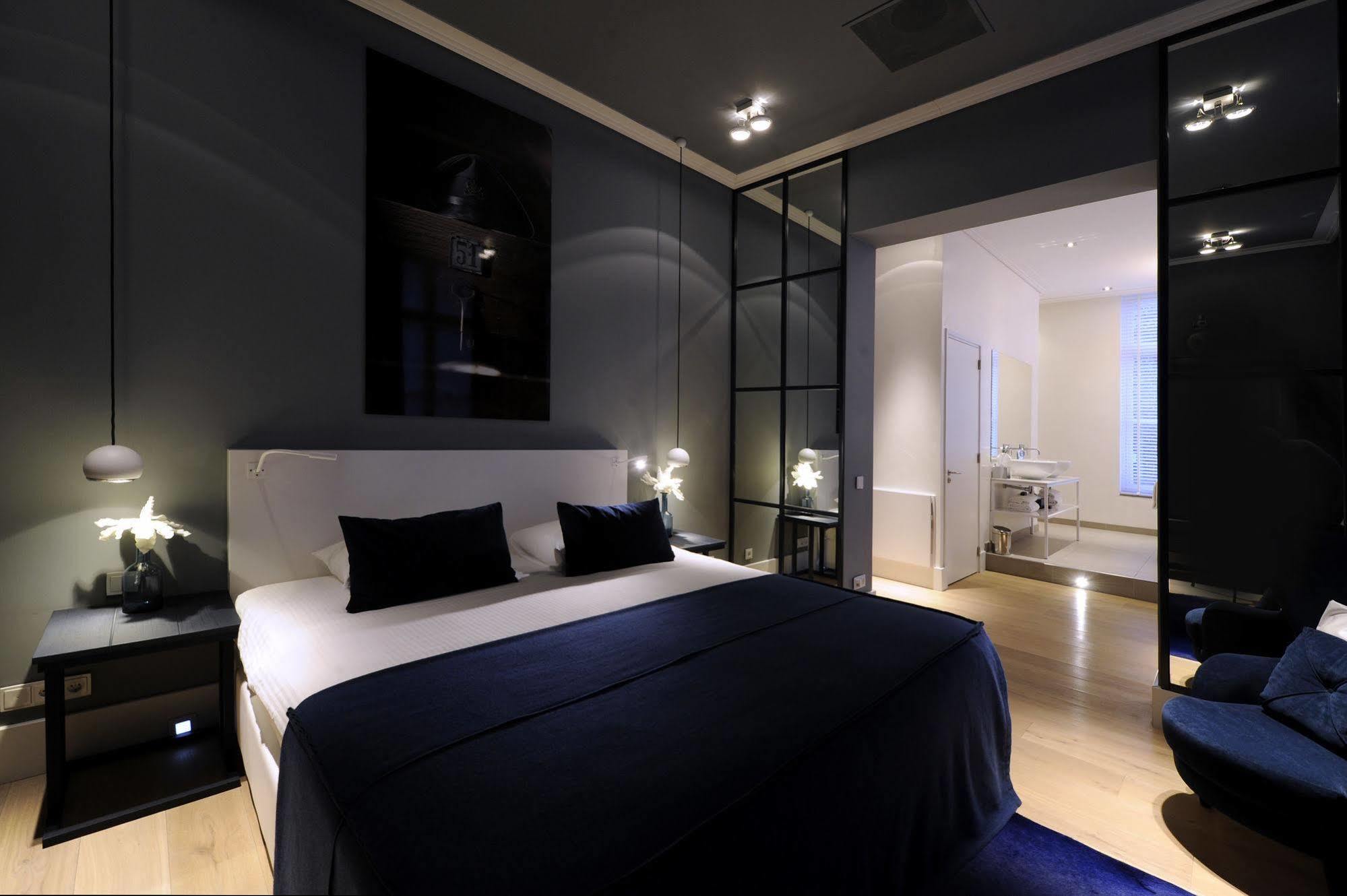 Het Arresthuis Roermond Exterior foto A suite at the Hotel Indigo, Paris Montmartre